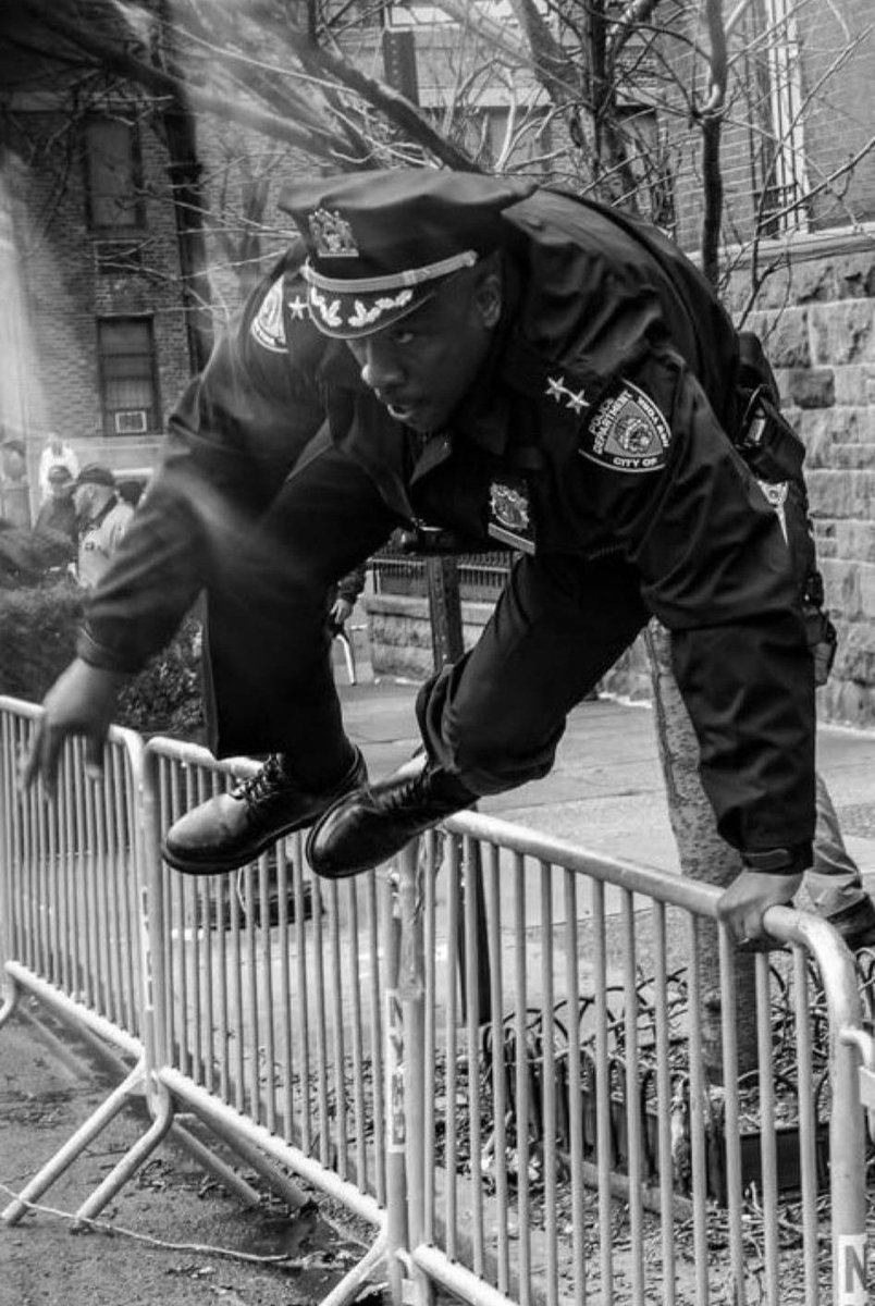 Heroes don't always wear capes

Meet Richie Taylor.

It doesn't matter how long you have worn the badge. When it is time to spring into action, you find your ups!

Thank you for your service and helping foil the bombing of peaceful protesters in front of Gracie Mansion.

#Newyork
