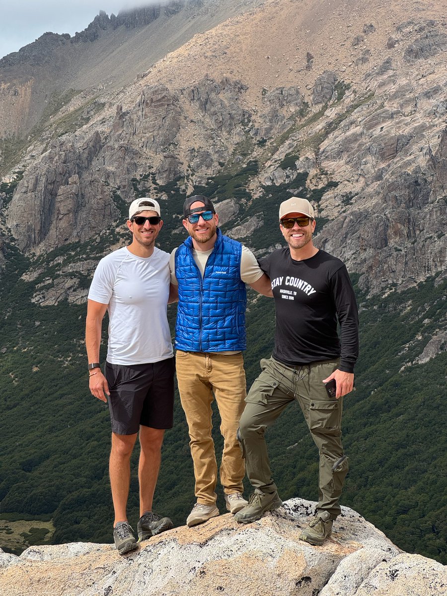 Dustin Lynch tweet media