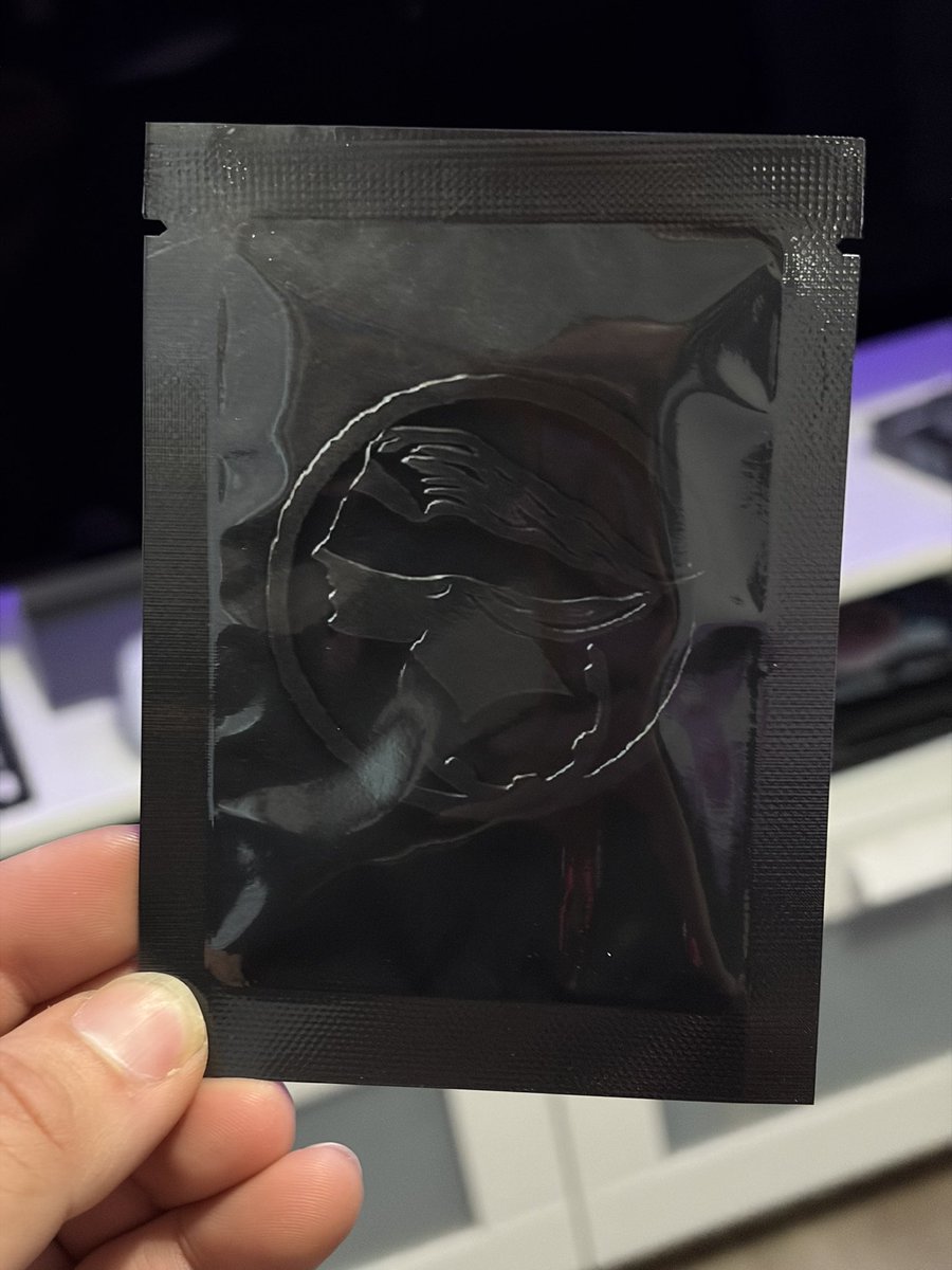 SickBigFerrari's tweet photo. it's here!!!! but i don't want to open it!!! 😭😭😭 https://t.co/5wu8xSm4Rq