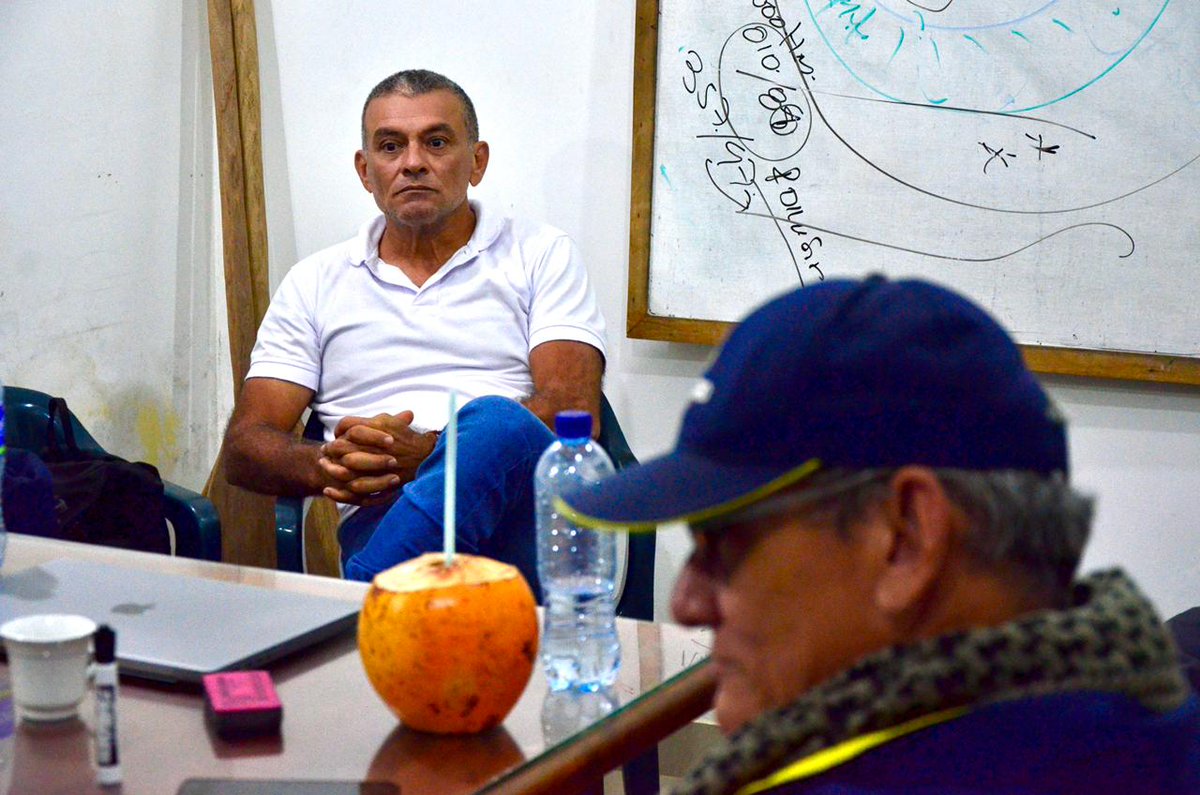 UNGRD's tweet photo. UNGRD fortalece el trabajo con las comunidades

El director de la UNGRD, @CarlosCarrilloA, visitó la asociación comunitaria ASPROCIG, en #Córdoba. Junto a su equipo técnico escuchó a las comunidades para fortalecer su capacidad de respuesta frente a las emergencias.

Durante el encuentro se destacó la importancia de integrar el conocimiento de campesinos y pescadores del pueblo Sinú en las decisiones sobre ordenamiento territorial y gestión del agua.