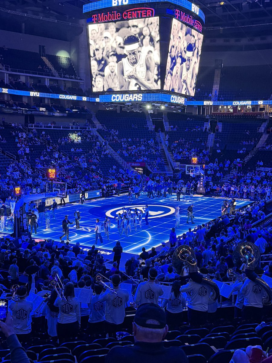 AlexGold's tweet image. The court is awesome during intros at least! #Big12
