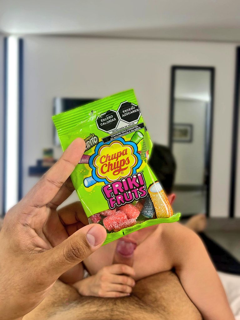 solo_phobic's tweet photo. Mis dulces favoritos, unos chupa chups 🫣😏 https://t.co/2hVarWQE6P