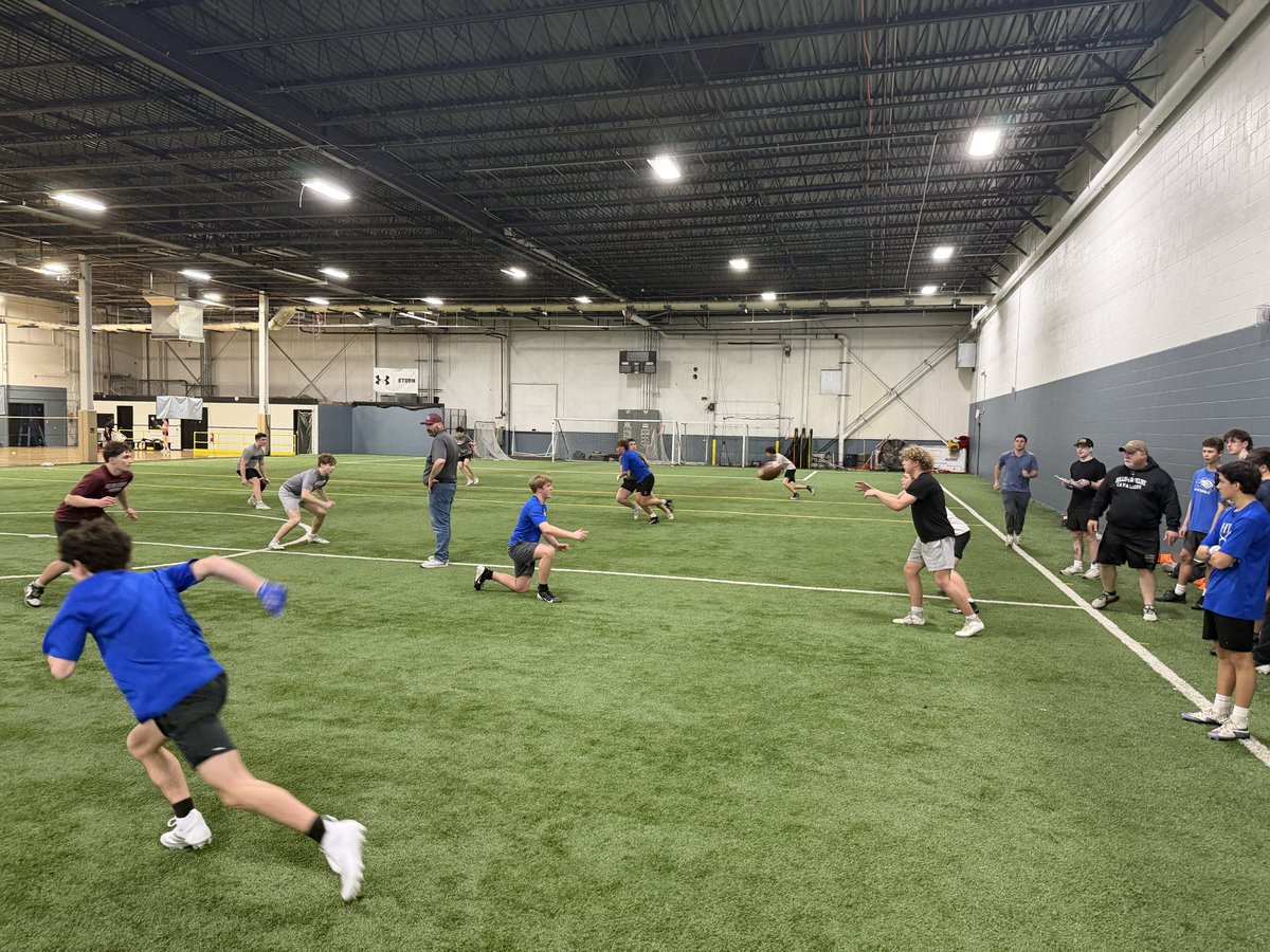 FastSkillsSport's tweet photo. Great mini clinic with @HB_HS_Football and @WAGhostFootball https://t.co/6EvBySFBg5