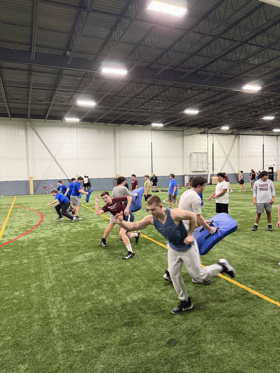 FastSkillsSport's tweet photo. Great mini clinic with @HB_HS_Football and @WAGhostFootball https://t.co/6EvBySFBg5