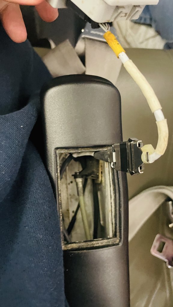 nyc1cap's tweet photo. @JetBlue hey what’s up with this ? Felling Blue no tv for me .. I know it’s. An original Aircraft it had to be blue at 3D https://t.co/EO0r9JimBs