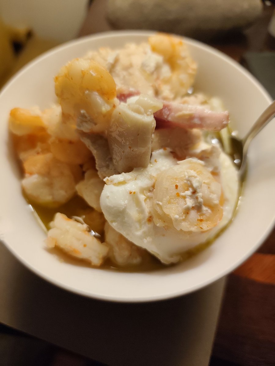 Confort food, today Im so tired I almost didnt train...So Im about to have me a bowl of wild salmon and shrimp. Sauté on tallow and a piece of bacon for flavor. 🤤