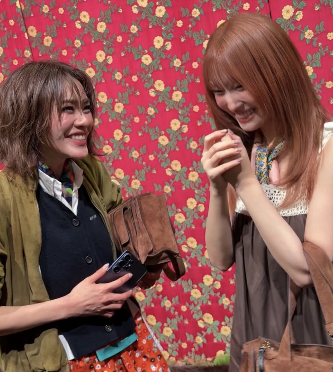 SHUT UP MOMO AND EMI ARE BEST FRIENDS NOW THIS IS THE BEST DAY OF MY LIFE