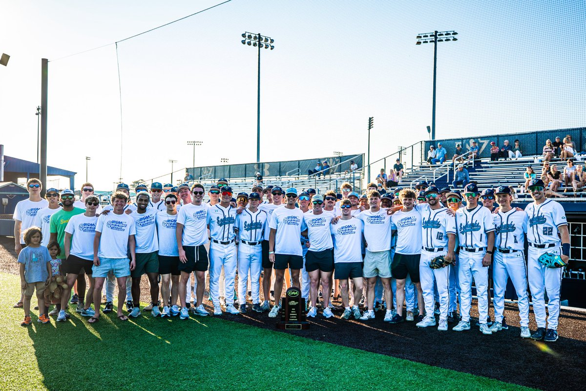 uncwswimdive's tweet photo. CAA Champions at the ballpark! ๐๏ธ
#SeahawkSwimDive https://t.co/n95Bn0ivpb