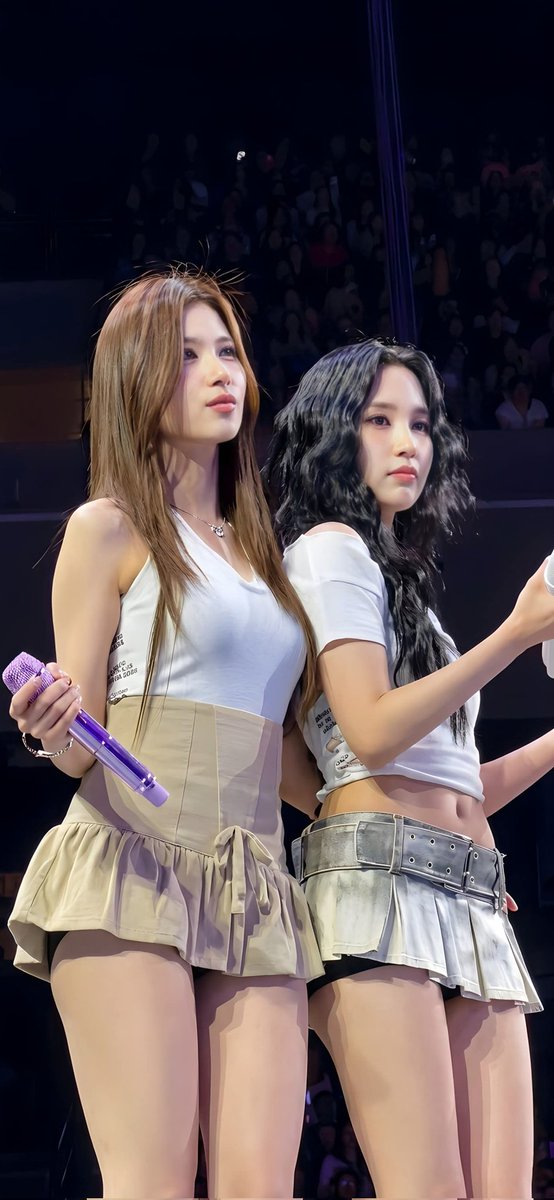 This shot of MiSa 😍😍😍

#TWICE #트와이스 #MINA #미나 #SANA #사나