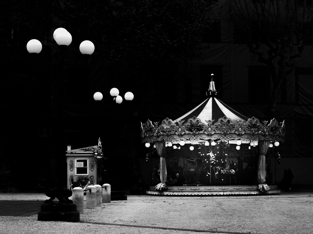 Pkostanzo's tweet photo. Lucca, Italy |2025 #streetphotography #blackandehitephotography #lucca #tuscany #omdem1markII https://t.co/1hMueEpeCa