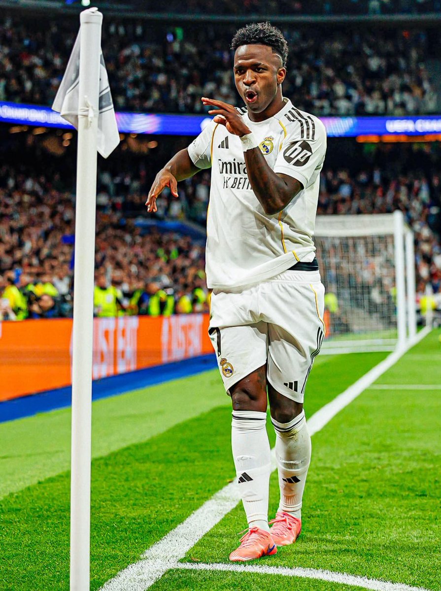 AbsoluteBruno's tweet photo. 🚨BREAKING: The kings of Spain play football today!

No friend of Real Madrid will pass without liking❤️🤍 https://t.co/I6oz8JPMAz