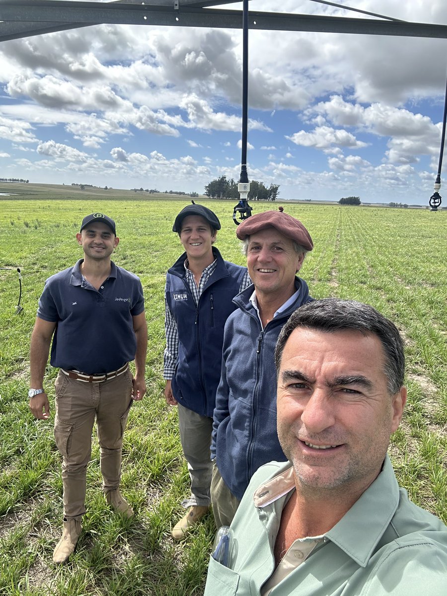 DarioColombatto's tweet photo. Con el despegado de @AlvaroFerres, su hijo Lucas y Nicolás Amorín de @agrobaluy en la recorrida por la festuca  con riego para recrías.
Ea. La Capilla, ROU https://t.co/UyZqZZYXL4