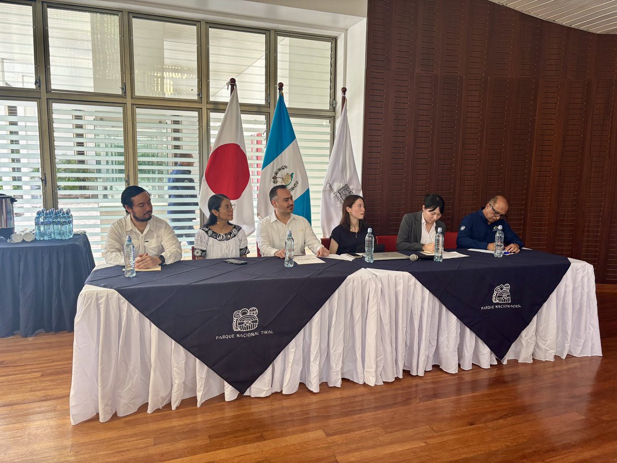 embjapon_gt's tweet photo. En el Parque Nacional #Tikal se celebró la reactivación del #CCIT, con la participación de autoridades de #Guatemala, #México, la Embajada del #Japón y #JICA.🇬🇹🇯🇵🇲🇽

¡Visita el CCIT y su nueva sala de exhibición en Tikal!✨ https://t.co/P6DqoPOpqt