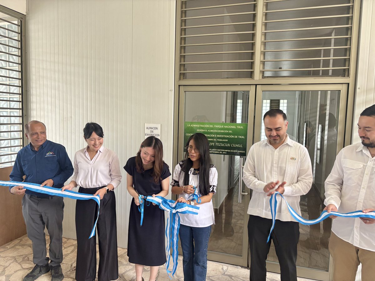 embjapon_gt's tweet photo. En el Parque Nacional #Tikal se celebró la reactivación del #CCIT, con la participación de autoridades de #Guatemala, #México, la Embajada del #Japón y #JICA.🇬🇹🇯🇵🇲🇽

¡Visita el CCIT y su nueva sala de exhibición en Tikal!✨ https://t.co/P6DqoPOpqt