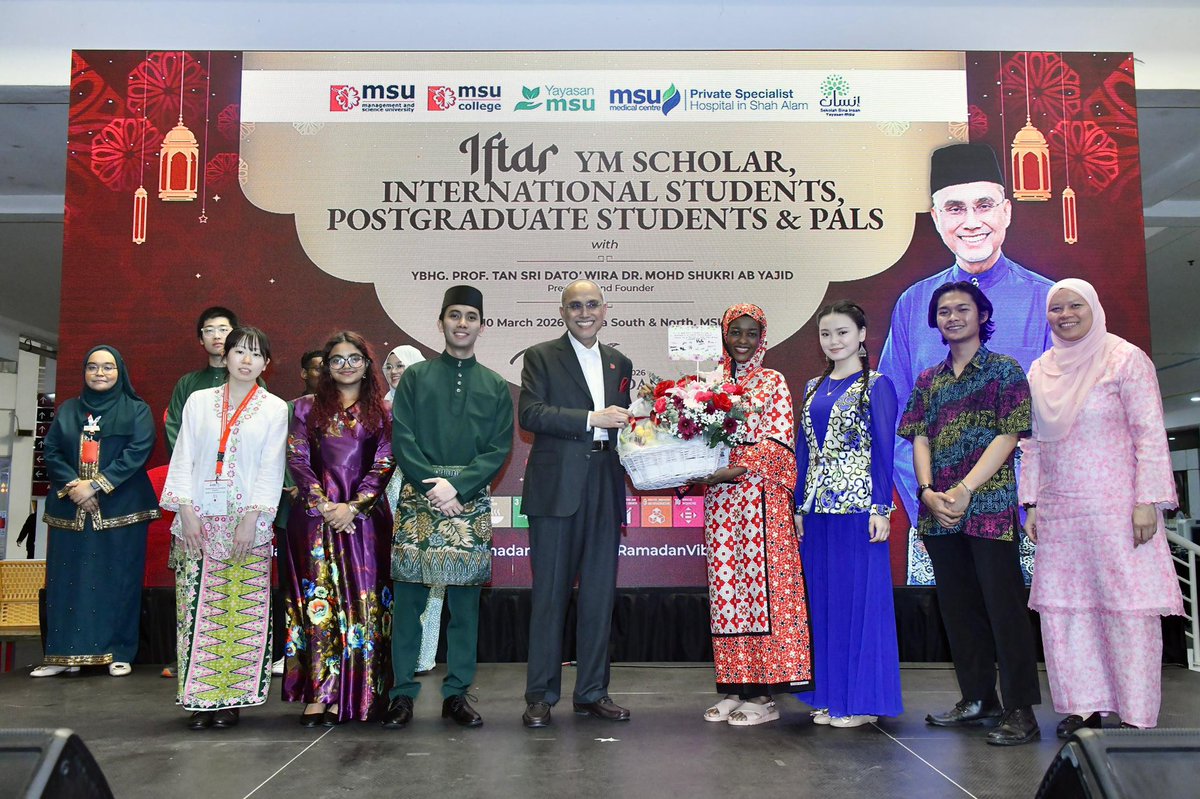 MohdShukriYajid's tweet image. Officiated the Iftar with our @YayasanMSU Scholars, International &amp;amp; Postgraduate students and #MSUPALS. A meaningful evening under #MSUIhyaRamadan, reflecting the campus spirit of #RamadanVibes. Growing together as one @MSUMalaysia community, where cultures and values collide.