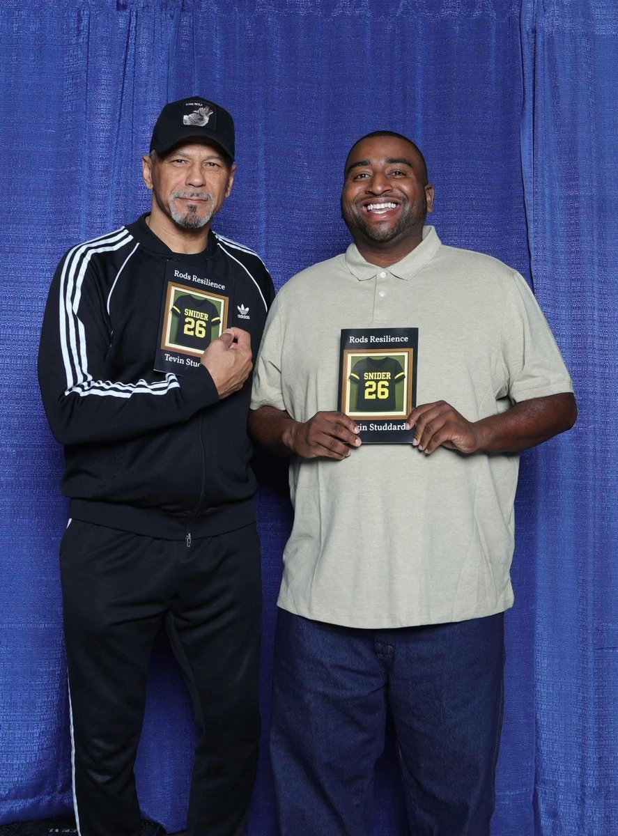 TevinStuddard's tweet photo. Happy BDay to the legend Rod Woodson from Fort Wayne Snider. He was first athlete I created a book and board game for, and he was first to buy a board game, it took off from there. It gave me confidence that if he liked it, I could do it for anybody. Fort Wayne put me in the game https://t.co/Pta6XyAUww