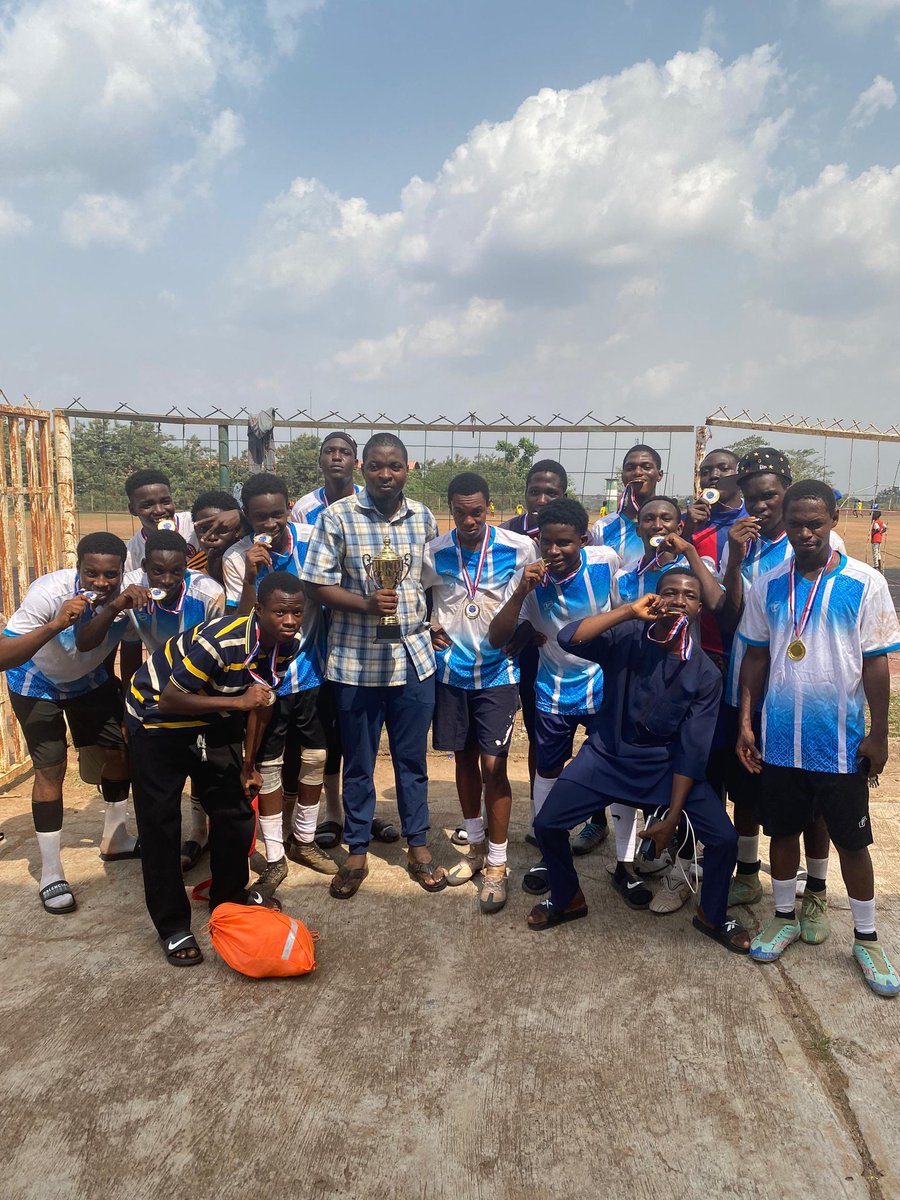 TechhouseofFUTA's tweet photo. 🏆 HOD CUP CHAMPIONS 🏆

Congratulations to IFT 300 on their outstanding 3–1 victory over IFT 500 to emerge champions of the HOD Cup! ⚽🔥 https://t.co/e0Thc6F6wO