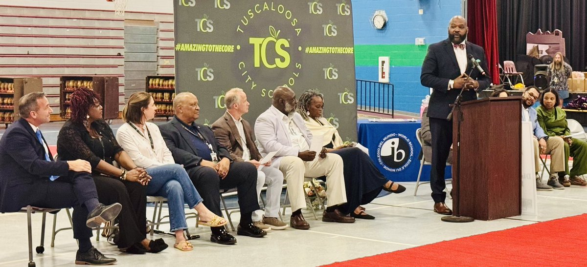 DegaSuper's tweet photo. Preeti Nichani, @TCSBoardofEd @TuscMagnet @BaileyEducation congratulations on the CLAS National Distinguished Principal (NDP) Award: Super proud to represent Bailey Education as we partner to sponsor all efforts that change the lives of children. https://t.co/XxuuY0gkU4