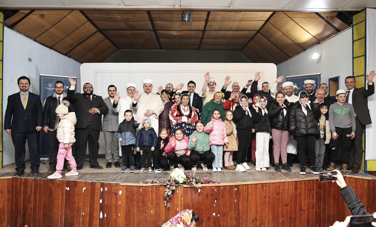sofya_iletisim's tweet photo. TİKA @Tika_Turkiye Başkanı Syn @abdullah_eren’i Bulgaristan’da ağırlamaktan memnuniyet duyduk. Lofça Camii ziyareti ve Galata köyünde gerçekleştirilen iftar programı vesilesiyle Ramazan ayının bereketini ve dayanışma ruhunu kardeşlerimizle birlikte paylaşma fırsatı bulduk 🇹🇷🫱🏻‍🫲🏼🇧🇬 https://t.co/jrea1GucDy