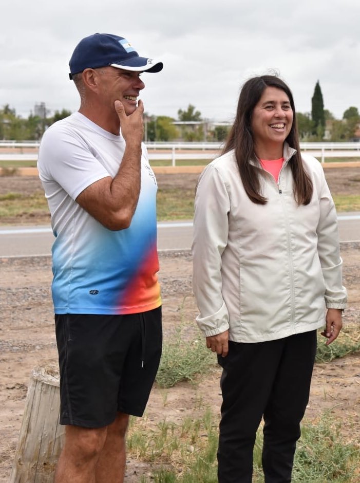 maritavillone's tweet photo. Y una alegría inmensa de ver el entrenamiento de Oriana González, nuestra deportista de Selección Argentina, integrante de Arqueros del Comahue! Lo mejor para vos, Esteban y Wanda en la Ciudad de La Plata! 💪#OrgulloNeuquino @Rolo_Figueroa @josecodermatz https://t.co/4VfzCorSGq
