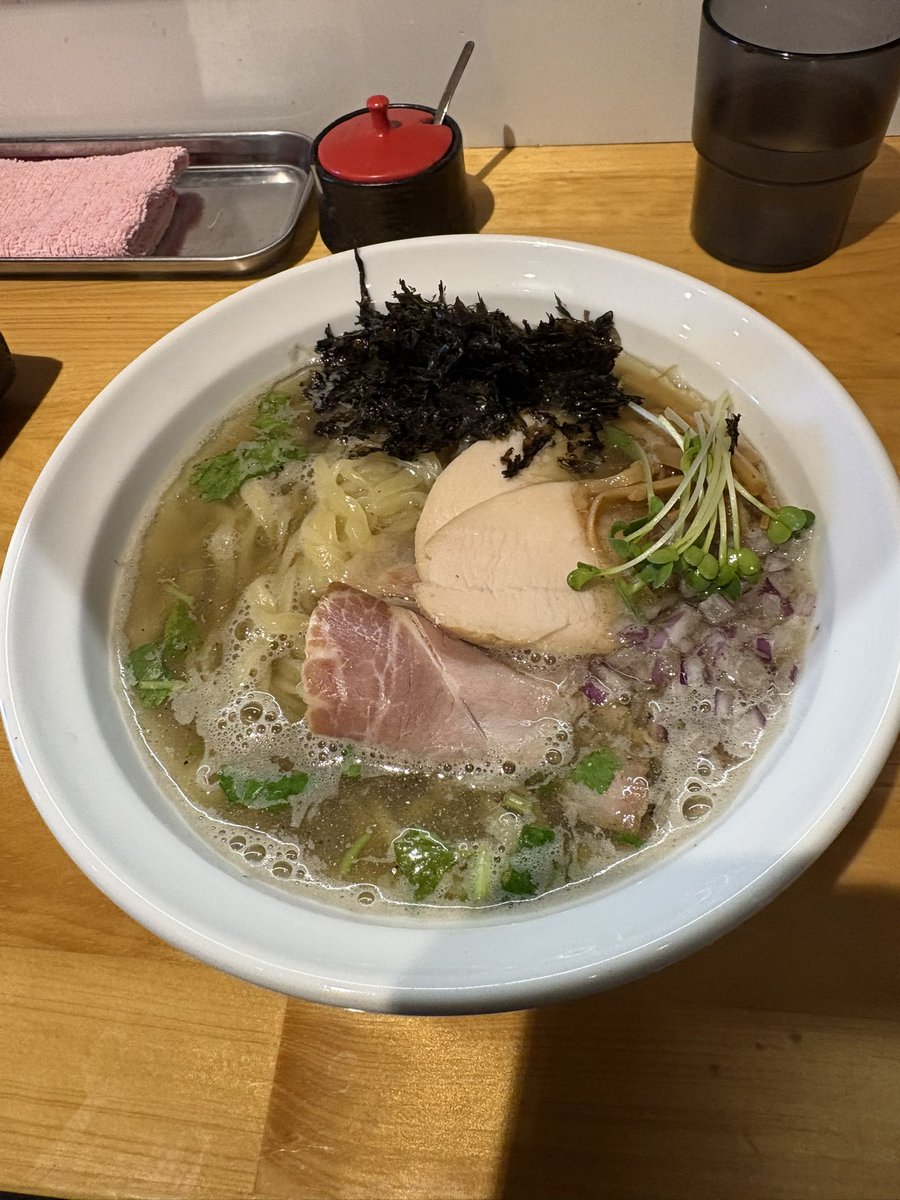 koitaro0806's tweet photo. 袋井諸井　馨　朝
『特製アゴ出汁らあめん』
通り過ぎた時、落ち着いてた様子に見えたので、予定を変更して💁‍♂️毎回だが、優しい味付けのスープに、こちらの麺が良く合っていて、食べたくなる味。美味しゅうございました♪ https://t.co/8ltxQyn0eg