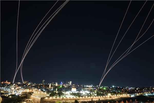 عاجل.. إعلام إيراني| تصعيد عسكري جديد.. إيران تطلق موجة جديدة من الصواريخ 