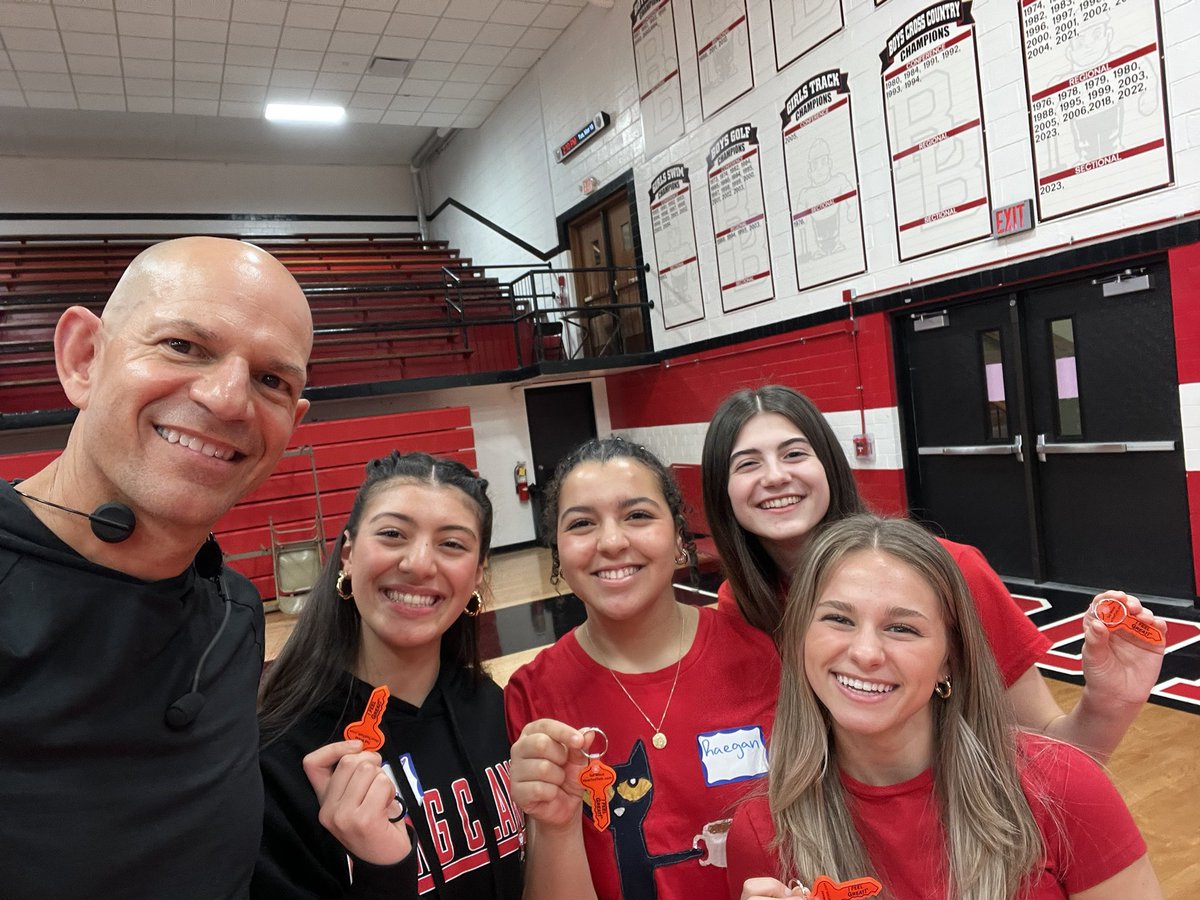 HearTedTalk's tweet photo. Year 23 at Bradley Bourbonnais Community High School presenting my leadership workshop to a group of amazing students!  Always honored to be back in the building!  #IFeelGreat https://t.co/Wp6lwejsdL
