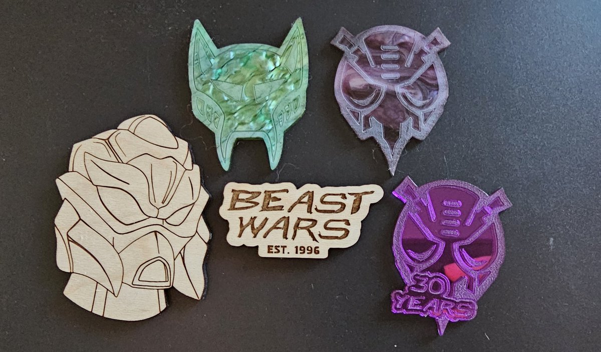 DarcarinStudios's tweet image. The Beast Wars themed pins from the #TFcon L.A. 2026 set are here! Acrylic symbols, mirrored 30 yrs commemorative #Predacon , #BeastWars commemorative pin, and #Quickstrike portrait representing voice guest Colin Murdoch. 

Track me down to get your copies this weekend! :)