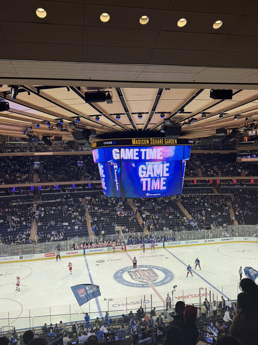 niccobackman's tweet photo. Haven’t seen MSG this empty ever 🤷🏻‍♂️ Well, let’s go Rangers #NYR https://t.co/b4e6gHx9c0