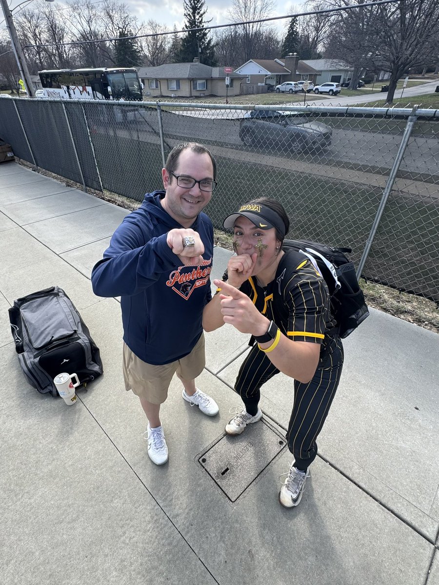 kiyahchavez's tweet photo. @ChrisLowy @OHSPantherSB @MoffettMarissa @iowasoftball @RedbirdsSB https://t.co/uSs7TExWYC