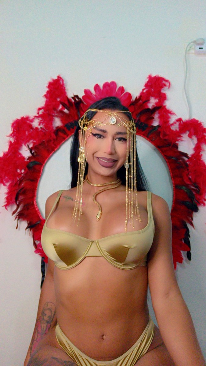 Vancouverguy2's tweet photo. You must check out this Goddess @ArianaDoll7 she is absolutely amazing, gorgeous, sexy! 🔥🔥🔥🔥 https://t.co/wg6uPJ5LK4