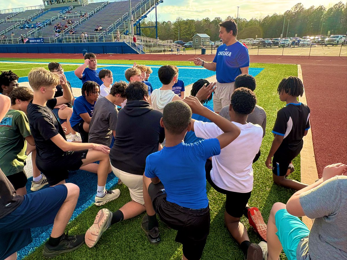 ChelseaHornets's tweet photo. The future is now! Great work by some of our middle school football players at The C this afternoon! #BEL1EVEintheC🔵#Development1st💪 https://t.co/soeXo2tZr1