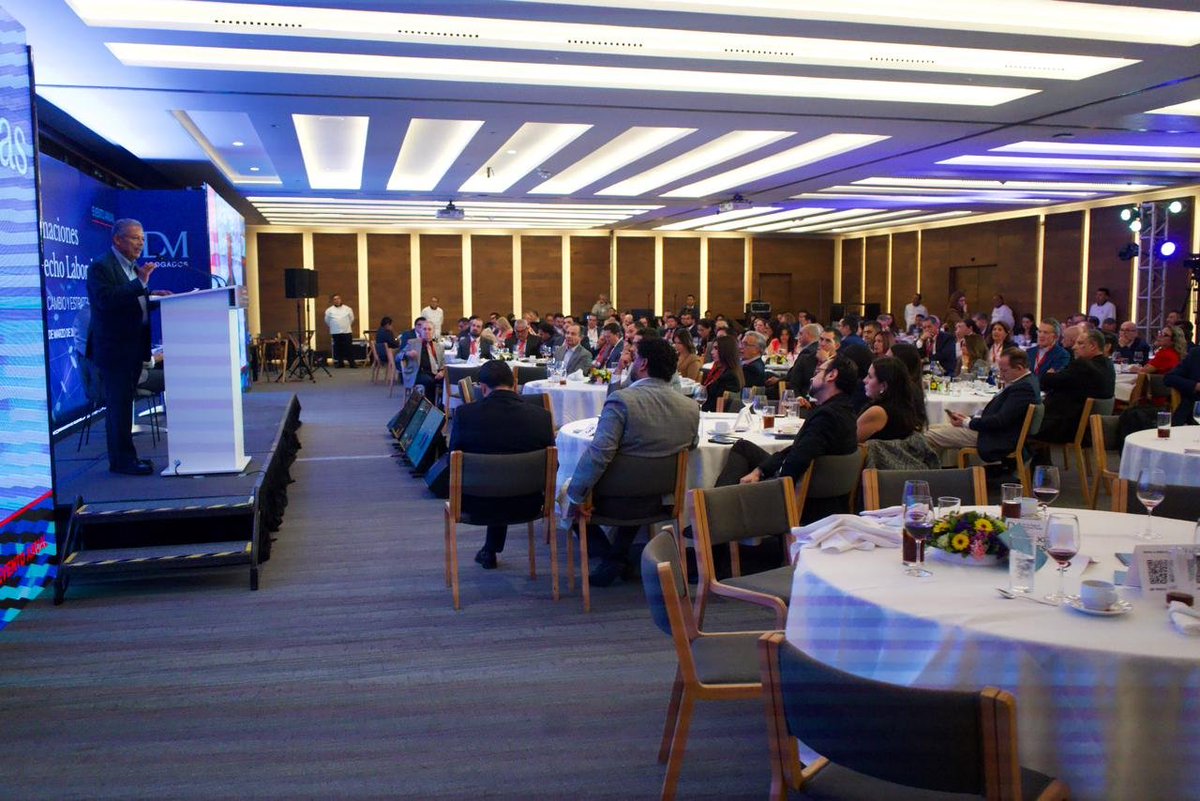 Hoy participé en el panel "La reforma de la Jornada de 40 Horas" en el evento “Transformaciones en el Derecho Laboral: Tendencias de Cambio y Estrategias”, organizado por el despacho De la Vega &amp; Martínez Rojas. Un espacio de diálogo con empresarios y especialistas sobre el