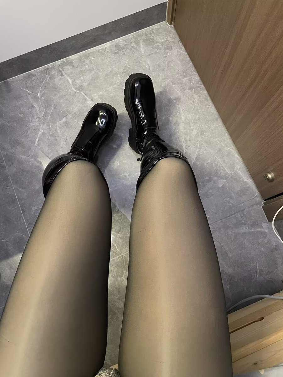 lcx36933's tweet photo. 晚上不想睡，早上不想起  #反差 #女神 #长筒靴 #高跟鞋 #黑丝 #母狗 https://t.co/Oysgzj6qS1