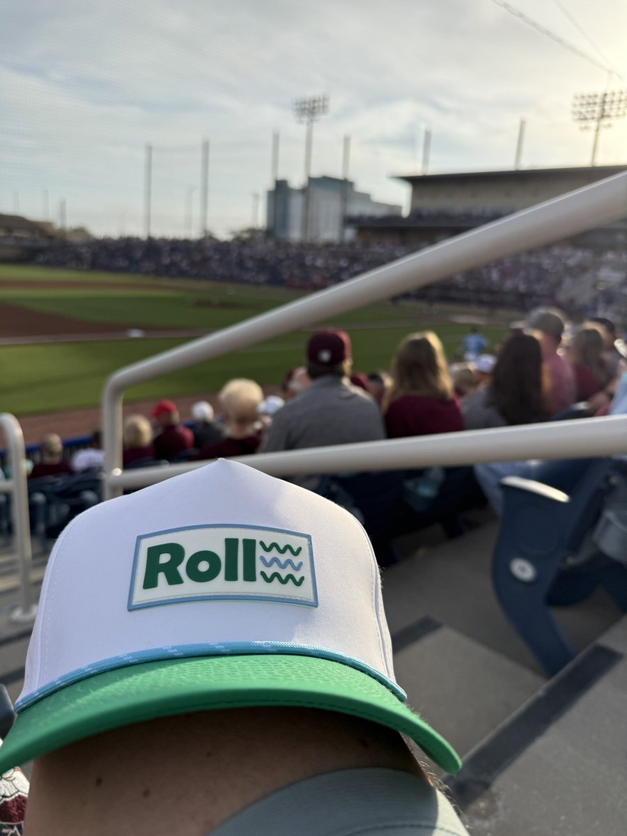 zfrosch's tweet photo. Not a whole lotta green in the ole keesler federal credit union park. #rollwave @RedshirtLtd https://t.co/MZ3PsYqzFp