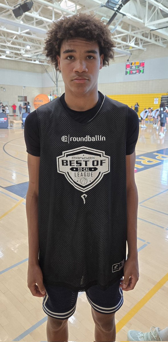 6'7 '28 Jakobi Oware of Long Beach Poly was one of highest upside wings at <a href="/FCPPangos/">Fullcourt Press/ Pangos</a> Best of So-Cal,blending long arms,feathery jumper w/high release,and ability to get to spots with limited dribbles.Brother is 6'10 at Yale

More on <a href="/Ballislife/">Ballislife.com</a>

ballislife.com/news/high-scho…