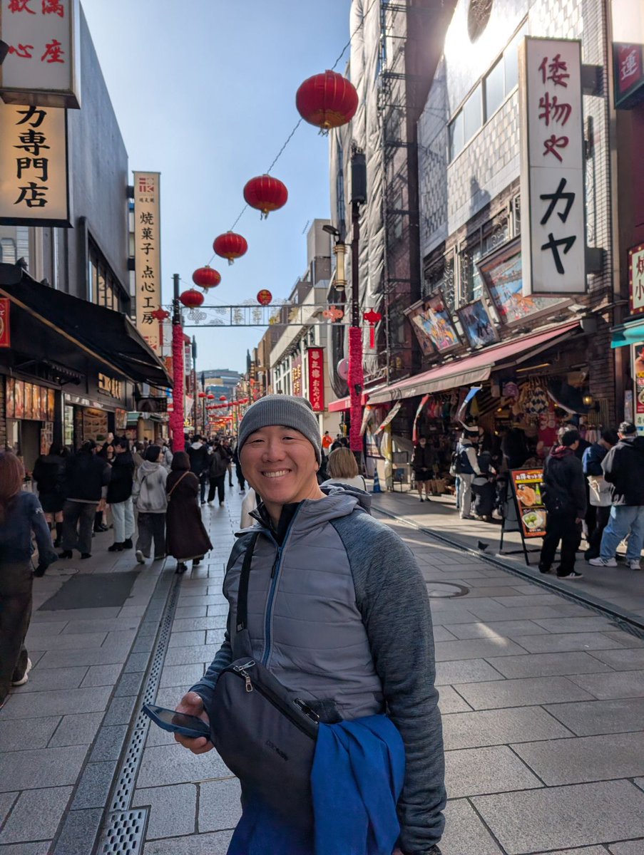 Alex_Tam22's tweet photo. Cold, snowy morning in Japan. Temple stroll, ramen for lunch, then wandering streets full of food stalls and local shops. Everyday life here just feels… magical. https://t.co/vvf22lXAG9