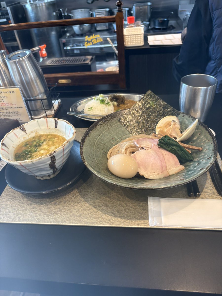 koitaro0806's tweet photo. 掛川　さすけ本店　１
限定C-1
検診で久々の平日休み。で「🍜どこ行こう❓」と悩んでる内に、時間無くなり、X拝見して気になっていた💁‍♂️。麺だけ啜っても旨いけど、つけ汁も旨い麺おかわりしたかったー美味しゅうございました♪ https://t.co/J1S6QABImx