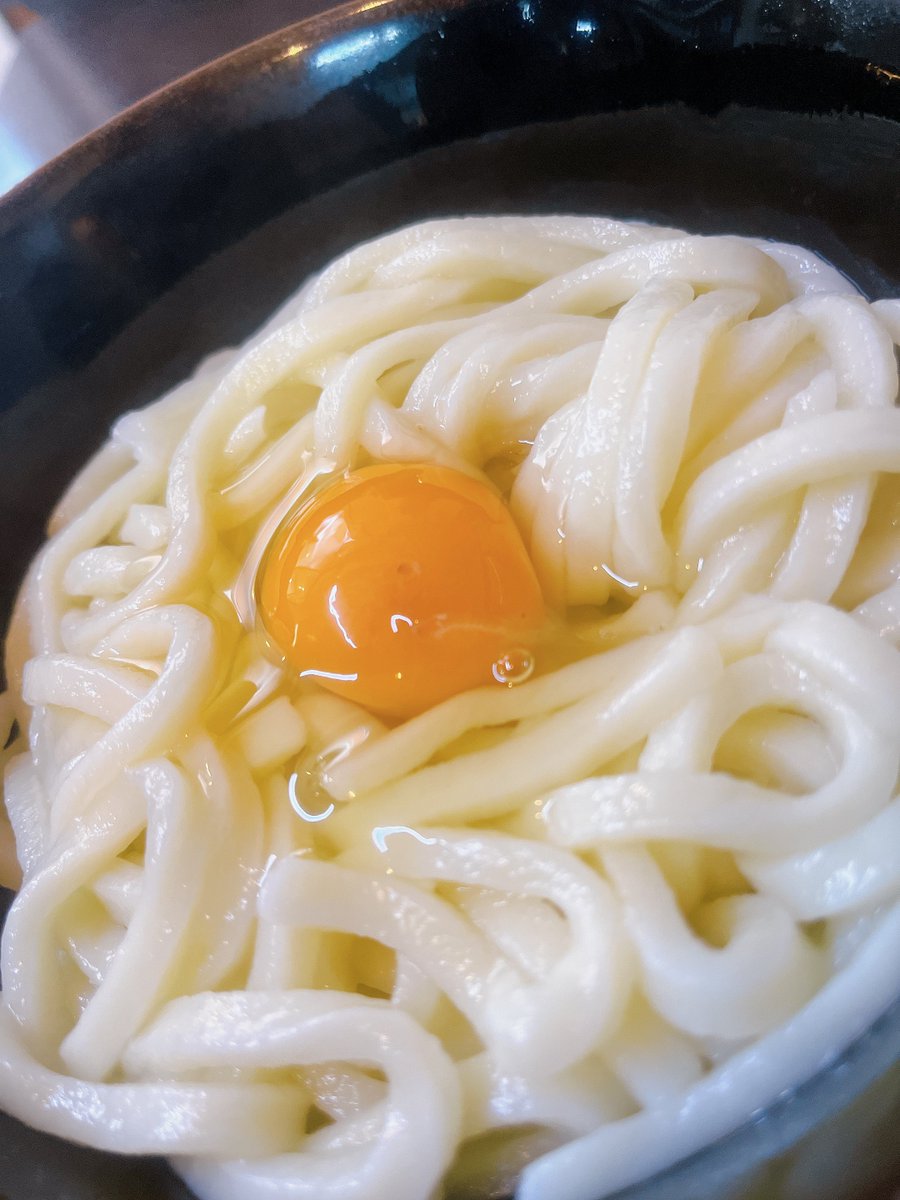 pchan_rm's tweet photo. 「野口製麺所」さん
月イチ恒例『おはようかまたま』

運ばれてきた瞬間
立ち昇る湯気に包まれる
ツヤッツヤで純白の麺🤩

このビジュアルだけで
もうテンション爆上がり⤴️

製麺所ならではの
「打ちたて・茹でたて」は
想像を超えるモチモチ食感👍

続く https://t.co/rCHcsX6HMh