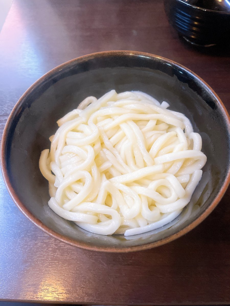 pchan_rm's tweet photo. 「野口製麺所」さん
月イチ恒例『おはようかまたま』

運ばれてきた瞬間
立ち昇る湯気に包まれる
ツヤッツヤで純白の麺🤩

このビジュアルだけで
もうテンション爆上がり⤴️

製麺所ならではの
「打ちたて・茹でたて」は
想像を超えるモチモチ食感👍

続く https://t.co/rCHcsX6HMh