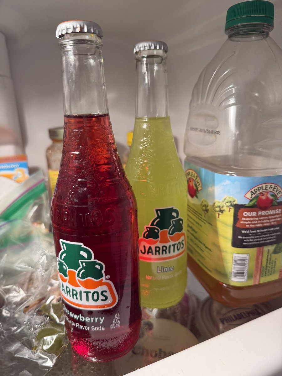 renthbk's tweet photo. @Jarritos My refrigerator says yes! https://t.co/QEbQYgbLFH