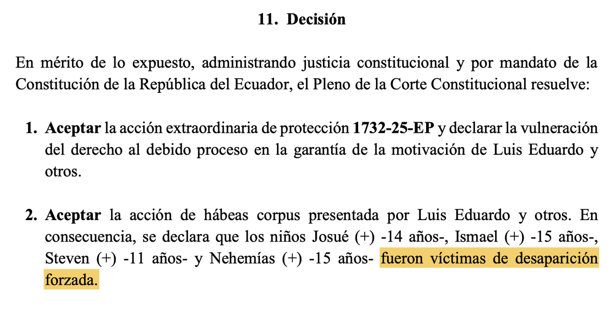 fabriciovelav's tweet photo. Este país es el campeón mundial de la venta de humo.

Y en la instalación permanente de narrativas, ya hay quienes "advierten" que la sentencia de la Corte Constitucional sobre los 4 niños de Las Malvinas allana el camino para llevar a juicio político al presidente.

Veamos ⬇️

1⃣En efecto, la Corte Constitucional, al aceptar la acción de hábeas corpus, sentenció que los 4 niños fueron víctimas de desaparición forzada.

2⃣En efecto, el artículo 129 de la Constitución señala como causal de juicio político al Presidente de la República la causal de "desaparición forzada de personas".

Pero... 
3⃣Para activar el enjuiciamiento político del presidente, la Corte Constitucional debe previamente emitir un dictamen de admisibilidad.

4⃣Supongamos que la Corte emite dicho dictamen, la Comisión de Fiscalización de la Asamblea inicia todo el proceso de juicio político (ya ocurrió con el entonces presidente Guillermo Lasso) y el proceso pasa al Pleno del Parlamento...

Una eventual censura y destitución del Jefe de Estado necesita al menos 101 votos, es decir, mayoría calificada de 2/3 partes, que con la configuración actual del Legislativo es IMPOSIBLE.