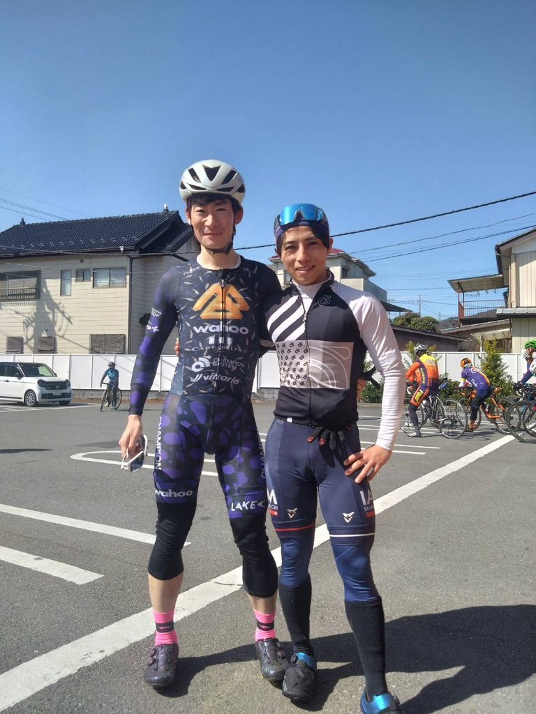 chihirororo1111's tweet photo. 練習中にプロテクター使い始めて1年。
多少重量は嵩むけど乗車中は一切気にならないし、懸念してた夏の暑さも大したことない。反対に冬は暖かくて良い。
着ててもほぼ目立たないし、これで多少でも安全に自転車乗れるなら全然あり。
強いて言うならインナーベストはもう少し薄手の物が欲しいかな。 https://t.co/3ufUaCWAwZ