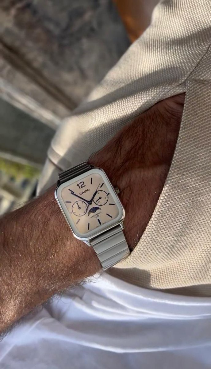 Image for the Tweet beginning: متخيل ان هذة الساعة الرائعة