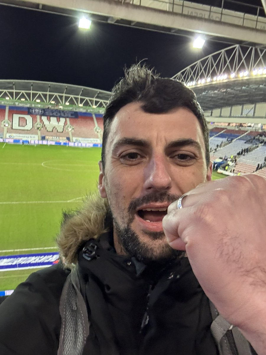 3 points after 12 hrs walking to be there 👍well worth the aches and strains 

Any late donations for a great charity <a href="/BrianHouseCH/">Brian House Hospice</a>  can be made on the link below💚 #pafc
justgiving.com/page/jamie-tod…
