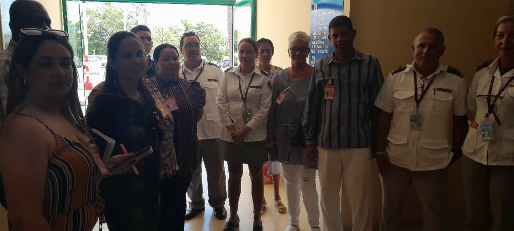 vicejefeagr's tweet photo. Visita de diputados de la #ANPP a la Aduana de Holguín en el marco del Ejercicio de Control y Fiscalización a la #AduanadeCuba. Sostuvieron un fructífero intercambio con jefes, oficiales y autoridades del Aeropuerto, las agencias de Aerovaradero y Correos de Cuba #FronteraSegura. https://t.co/xh0oZW2ZB4