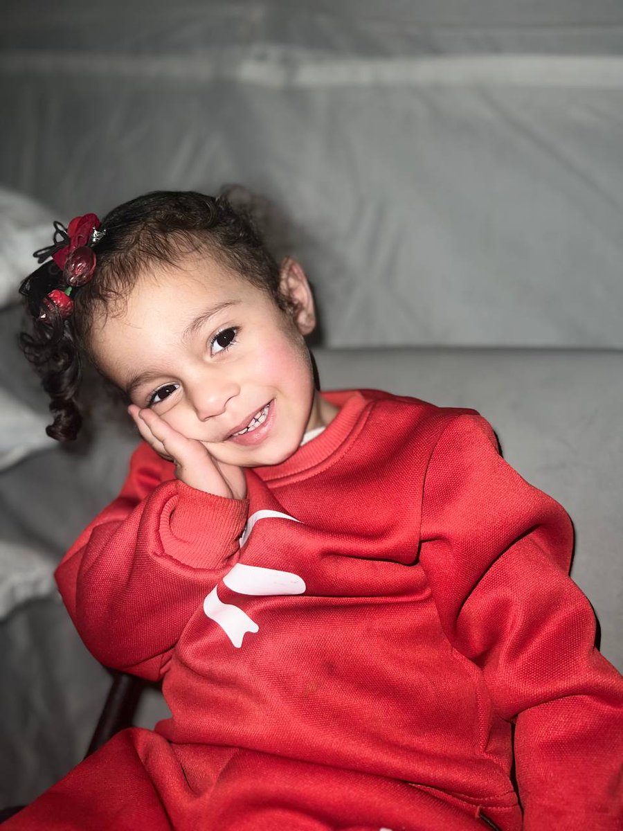 I told you about my nephew who suffered from malnutrition a while ago. This is his sister. I love her very much 💗 She visited us. They live in a tent next to my brother Kamal in the south, it costs them money and many hours to travel here.
Please help us: chuffed.org/project/144920