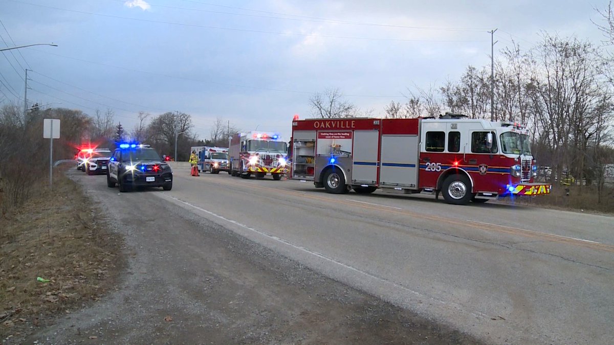 Media371's tweet image. Two vehicle crash on North Service Road west of Third Line in #Oakville earlier. SUV rolled over into a ditch, male driver transported to hospital by @HaltonMedics207. Second vehicle fled the scene.  @oakvillepffa