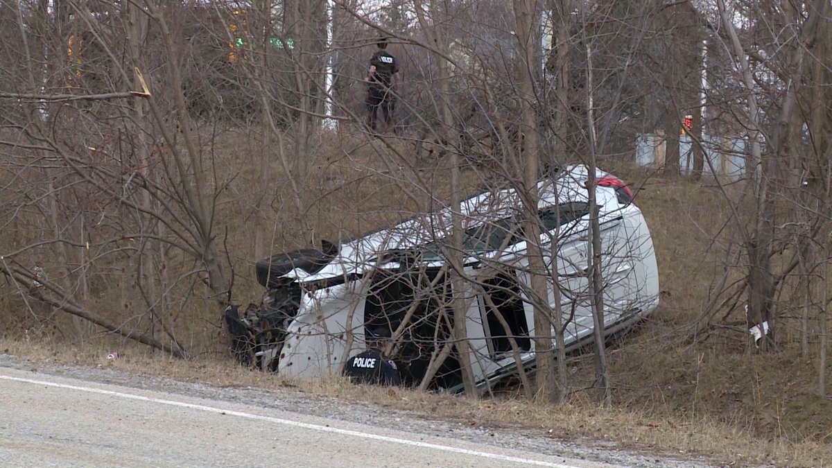 Media371's tweet image. Two vehicle crash on North Service Road west of Third Line in #Oakville earlier. SUV rolled over into a ditch, male driver transported to hospital by @HaltonMedics207. Second vehicle fled the scene.  @oakvillepffa