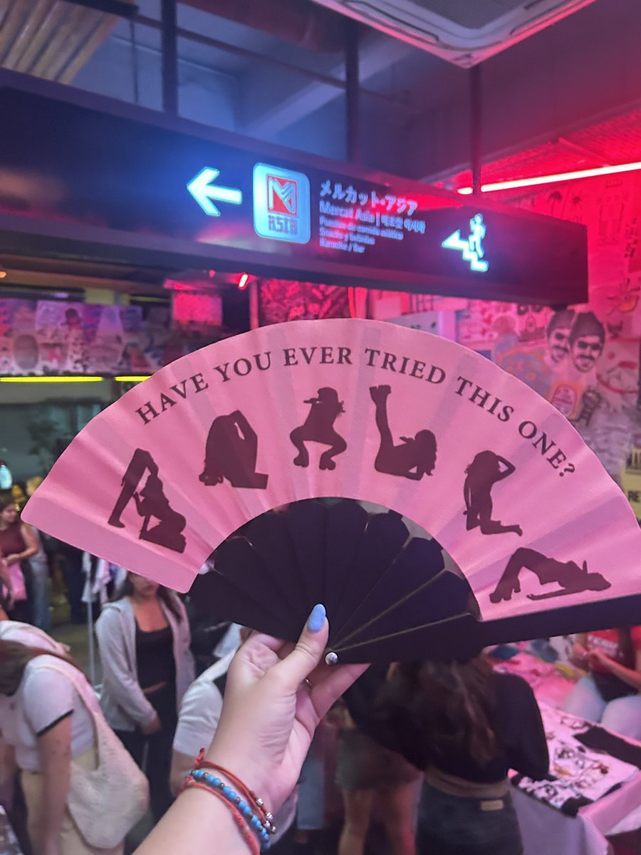 Feria Random tweet media